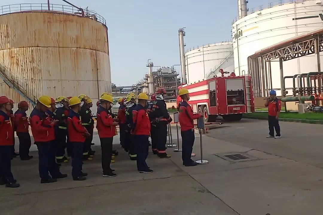 亞通(tong)石化開(kai)展2023年防(fang)汛應急(jí)演練